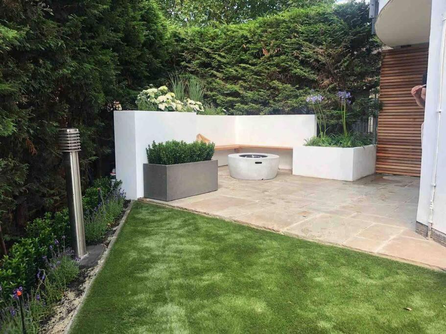 •Mangohauslondon• •Airconditioned•Garden•Fire Pit• Buitenkant foto