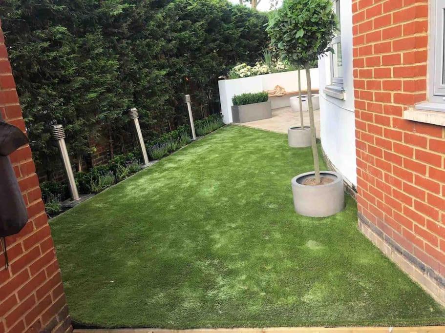 •Mangohauslondon• •Airconditioned•Garden•Fire Pit• Buitenkant foto